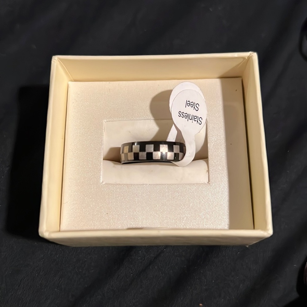 STAINLESS STEEL SILVER & BLACK CHECKERED BAND SIZE 18 = US size 7